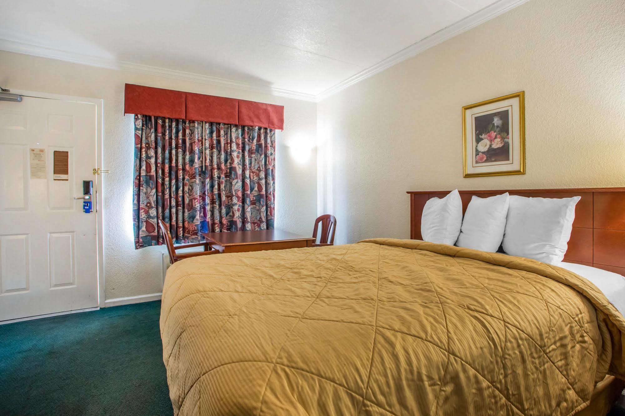 Hometowne Studios By Red Roof Egg Harbor-Atlantic City Airport Egg Harbor Township Esterno foto
